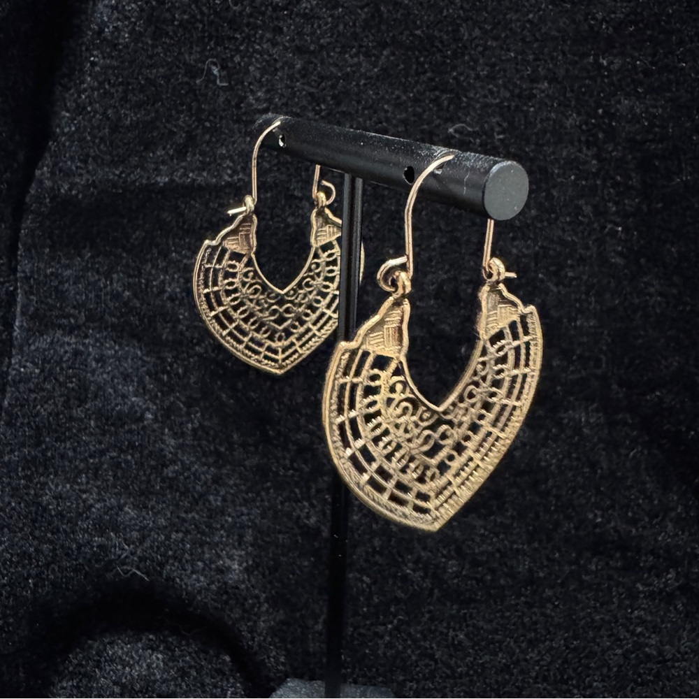 Elegant Gold Bohemian Earrings - Picture 3 of 4